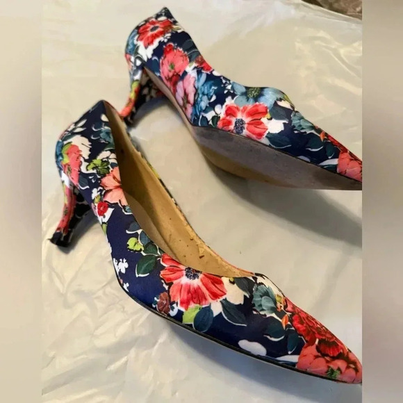 Lands End Floral Kitten Heal Size 9.5 - Picture 3 of 6